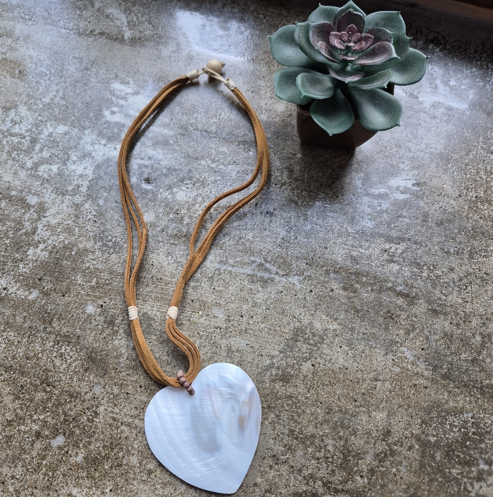 ❤️‍🔥 Carved Mother-Of-Pearl Large Shell Heart Pendant Necklace Leather Cord